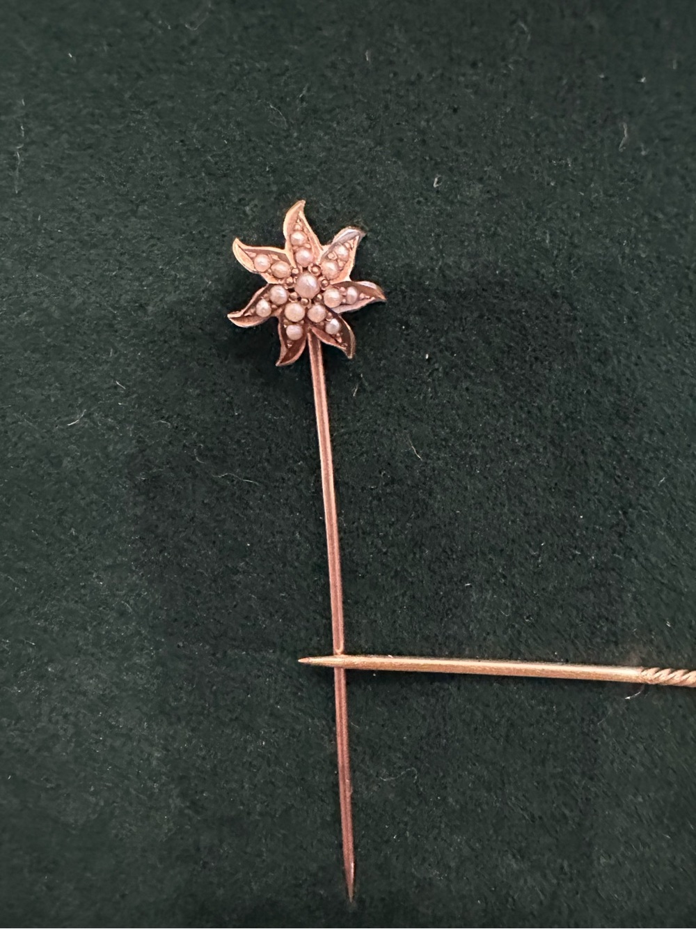 9k yellow gold seed pearl flower stick pin